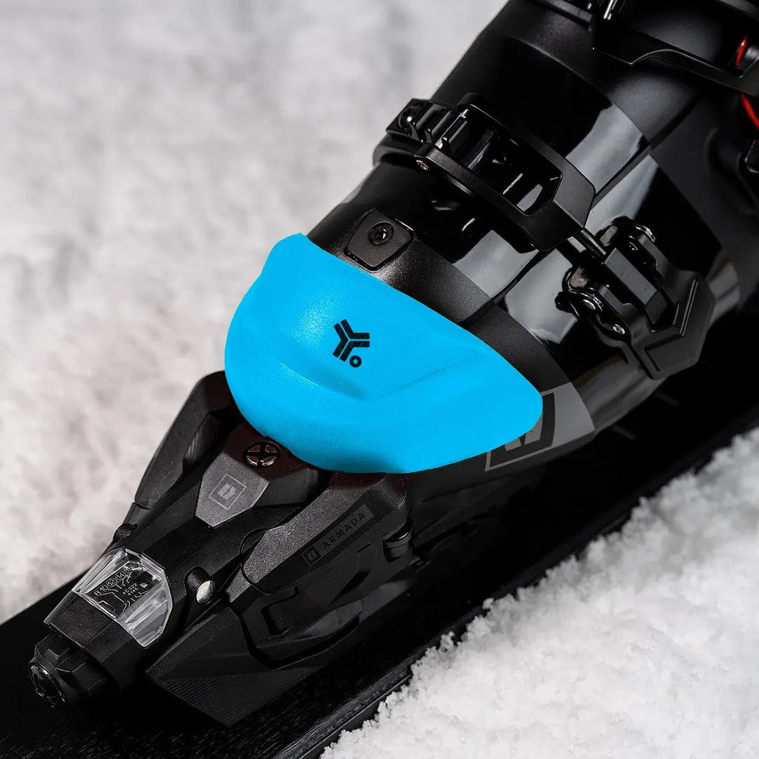 Bootcap 2.5 in Cyan - on ski