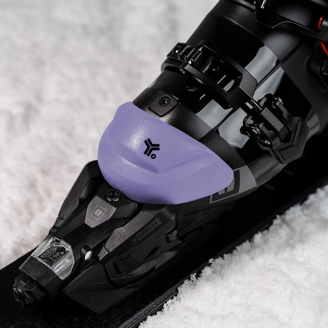 Bootcap 2.5 in Purple - on ski