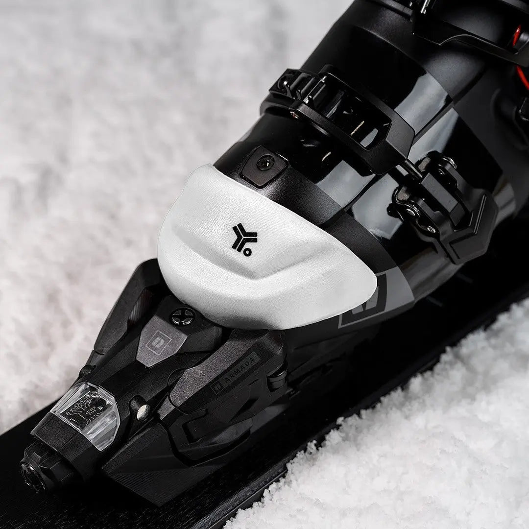 Bootcap 2.5 in White - on ski
