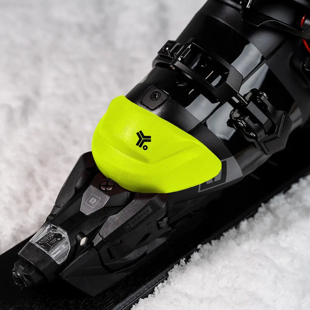 Bootcap 2.5 in Yellow - on ski